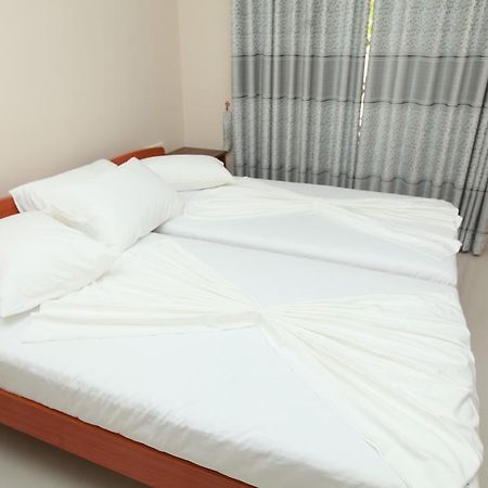 Lavonka Tourist Rest Hotel Анурадхапура Екстериор снимка