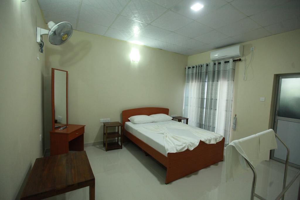 Lavonka Tourist Rest Hotel Анурадхапура Екстериор снимка