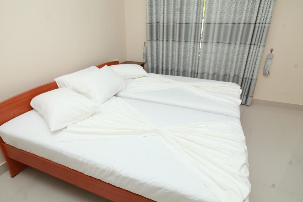 Lavonka Tourist Rest Hotel Анурадхапура Екстериор снимка