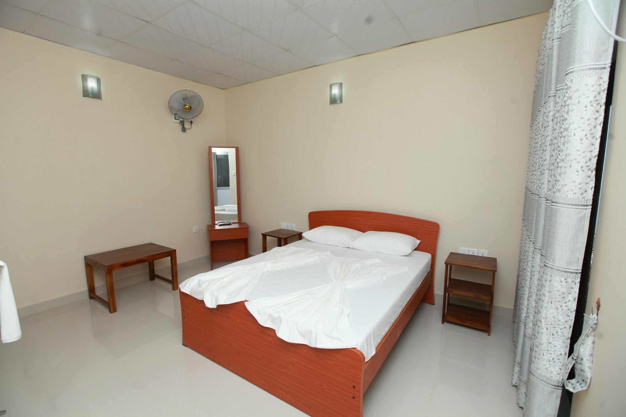 Lavonka Tourist Rest Hotel Анурадхапура Екстериор снимка
