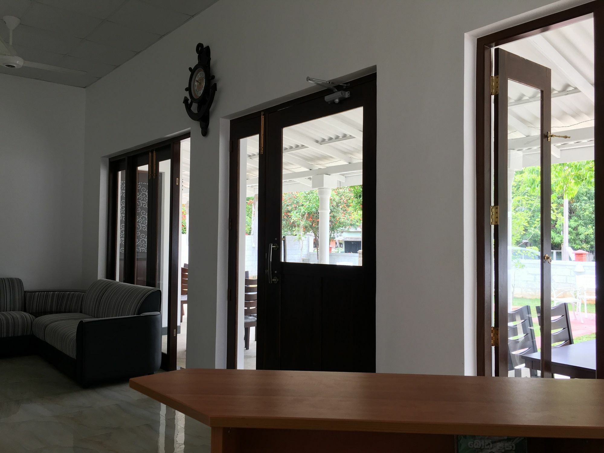 Lavonka Tourist Rest Hotel Анурадхапура Екстериор снимка