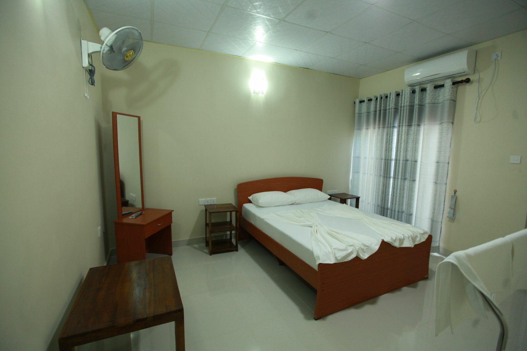 Lavonka Tourist Rest Hotel Анурадхапура Екстериор снимка