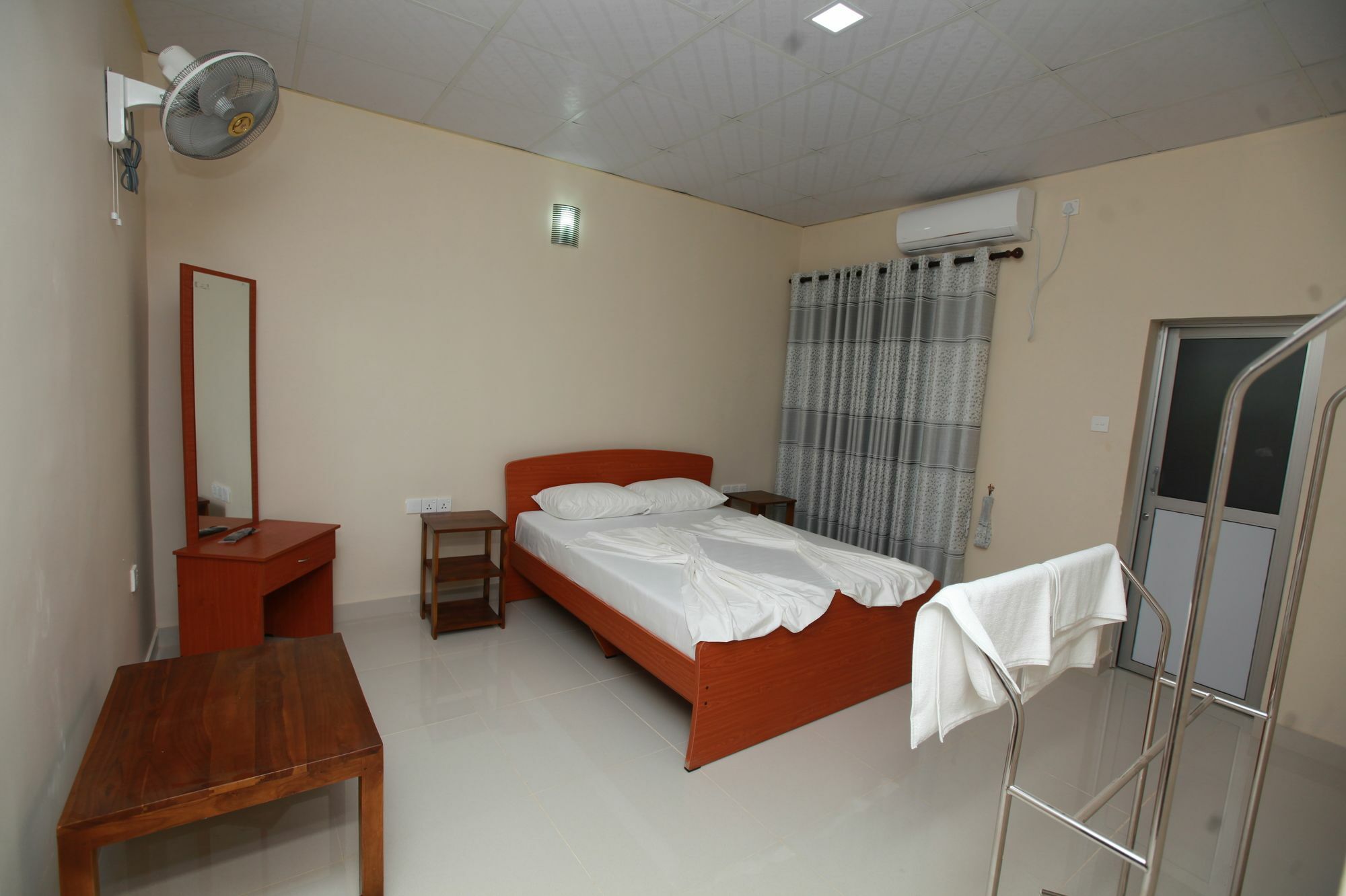 Lavonka Tourist Rest Hotel Анурадхапура Екстериор снимка